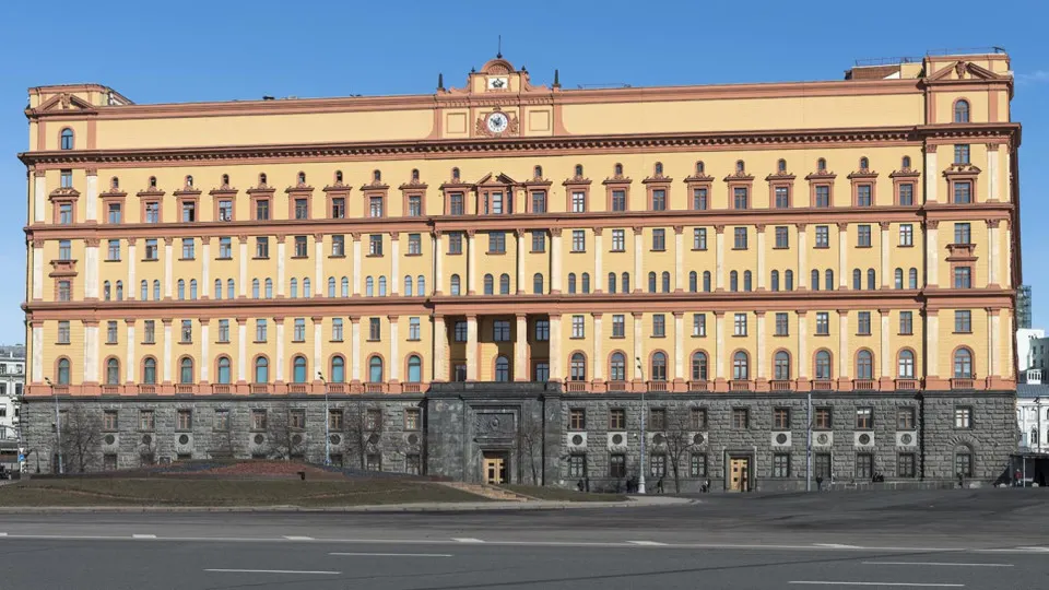 Глава Погранслужбы ФСБ заявил о нарушениях договоров со стороны Финляндии и Эстонии, росте провокаций на западных рубежах и усилении военной активности у границ России; ведомства готовятся к разным сценариям развития событий.