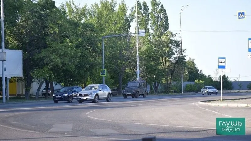 Правительство утвердило стратегию повышения безопасности дорожного движения до 2030 года (с перспективой до 2036 года). В ней прописаны новые меры — от обязательной диагностики и реабилитации для пьяных за рулём до внесудебных блокировок сайтов с контентом, поощряющим нарушение ПДД и услугами по изготовлению поддельных документов.