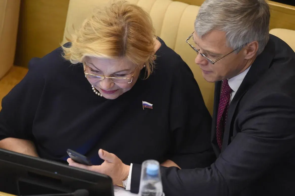 Два депутата, в том числе представитель Челябинской области, оказались единственными голосовавшими против обращения Госдумы по удару в Старобельске. Спикер назвал это техническим сбоем и призвал проверить голосование.