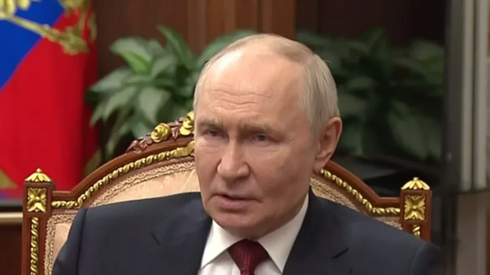 Президент заявил, что Киев предлагал отказаться от дальнобойных ударов и ограничить боевые действия четырьмя оккупированными регионами; удары по российской инфраструктуре создают проблемы, но ситуацию контролируют.