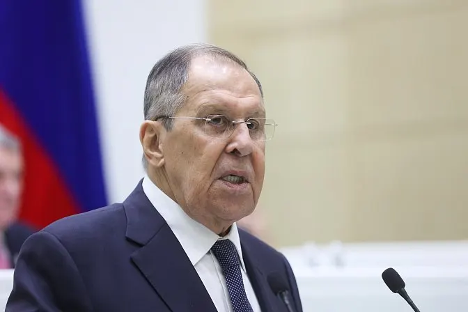 Глава МИД РФ Сергей Лавров заявил, что нормы Евразийского экономического союза и Евросоюза несовместимы, поэтому вопрос членства Армении должен быть решён быстро — от выбора зависят тарифы и фитосанитарные правила.