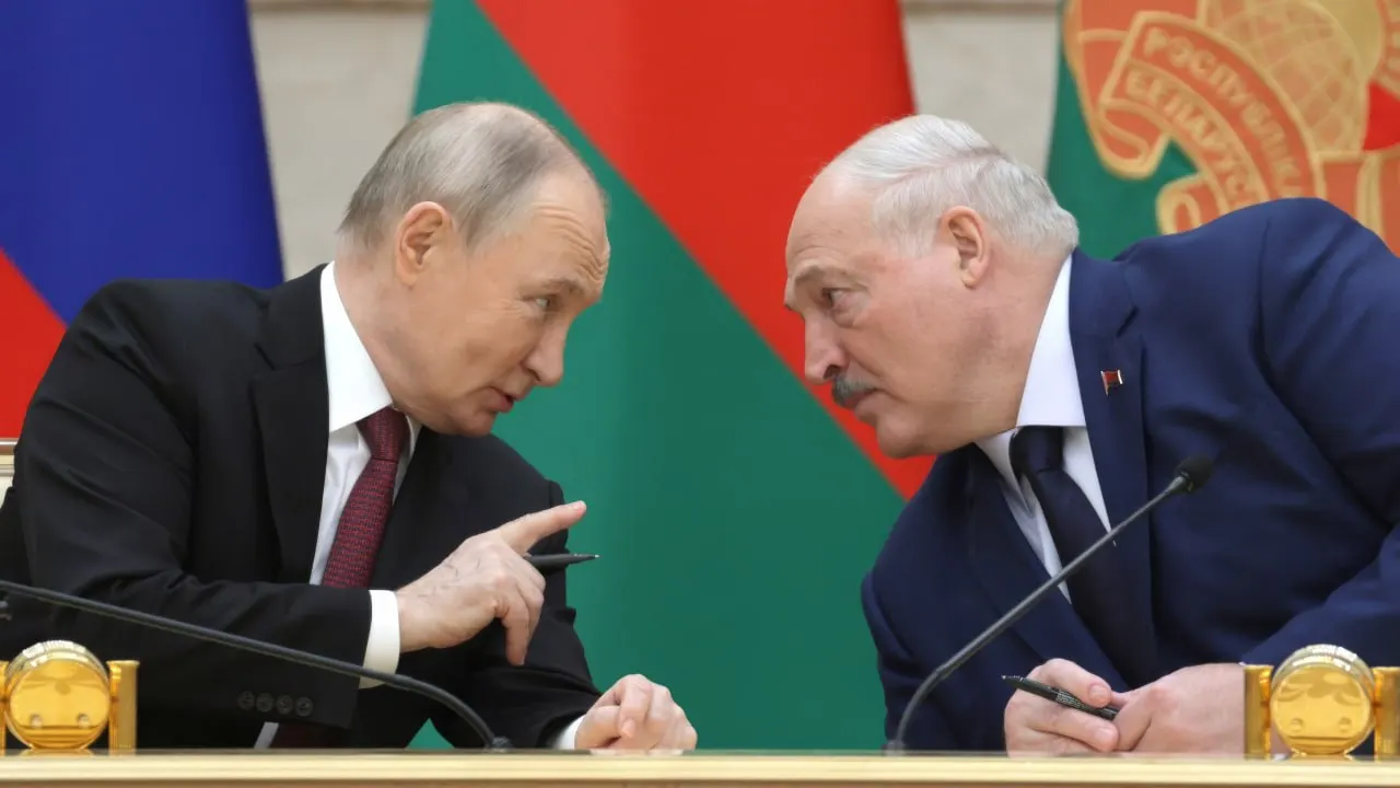 26 июня в резиденции на Валдае прошла закрытая встреча Владимира Путина и Александра Лукашенко. По итогам публичных заявлений не было — обсуждались вопросы региональной безопасности, торгово-экономического взаимодействия и ситуация вокруг белорусско-украинской границы.