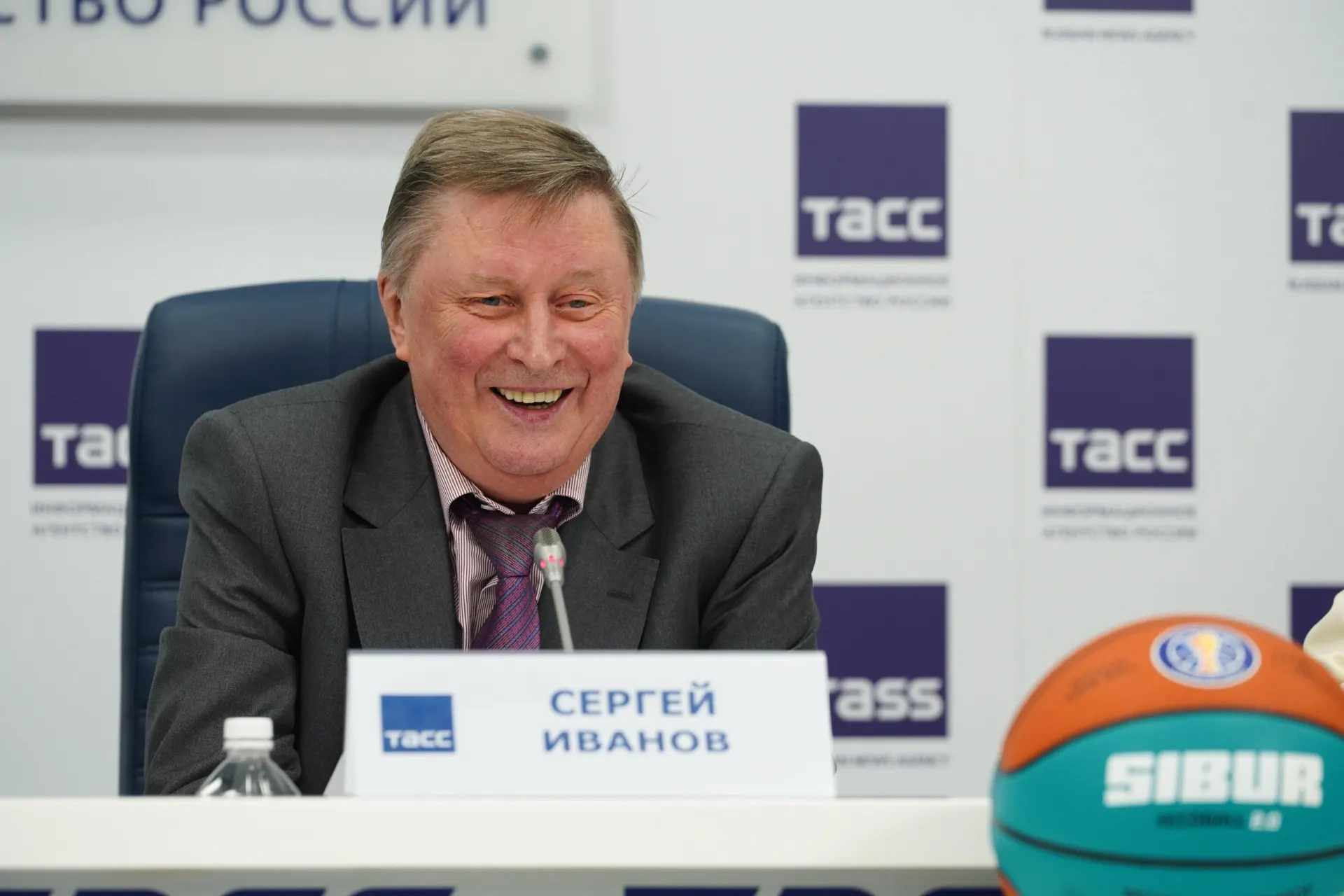 Близкий друг рассказал, что общался с Ивановым всего три дня назад. Бывший министр обороны скончался в 73 года; подробности уточняются.
