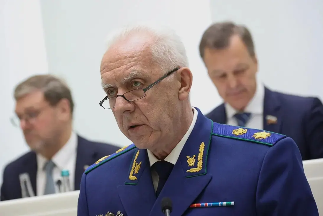 Евросоюз включил 15 физических лиц и одну организацию в санкционный список по «ситуации в России» — среди них генпрокурор Александр Гуцан, начальник петербургского ГУ МВД Роман Плугин и холдинг NtechLab; меры предусматривают заморозку активов и запрет на экономические связи в ЕС.