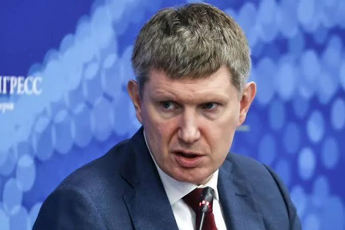 Минэкономразвития утвердило новые правила: с 1 сентября 2026 года гостиницы свыше 50 номеров должны принимать постояльцев при подтверждении личности через государственный мессенджер, даже если у них нет при себе документов.