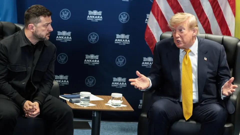 На саммите НАТО в Анкаре Дональд Трамп сообщил, что поддерживает удары Украины по крупным нефтезаводам, оборонным предприятиям и трубопроводам внутри России, назвав такую эскалацию потенциально ведущей к завершению конфликта.