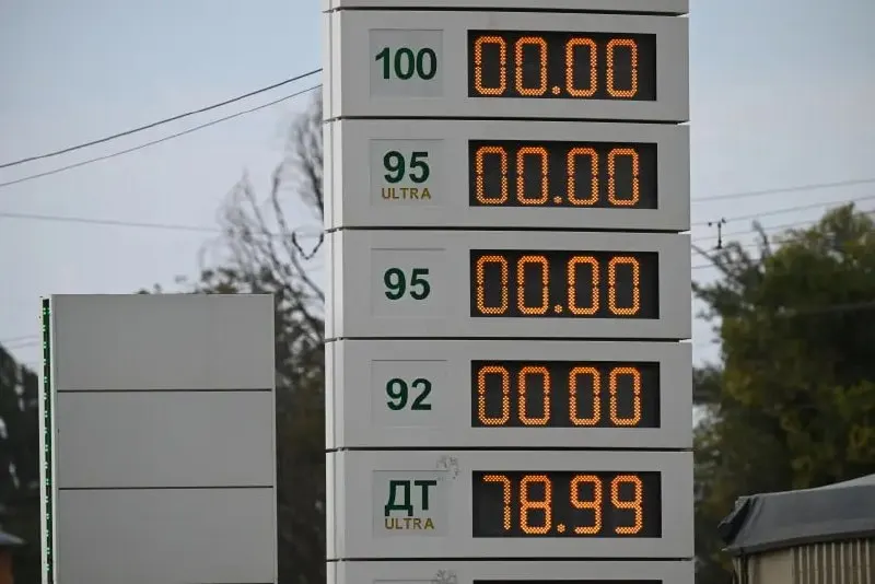 Правительство разрешило розничную продажу бензина и дизельного топлива Евро-2–Евро-5 на АЗС до 30 июня 2027 года как временную меру.