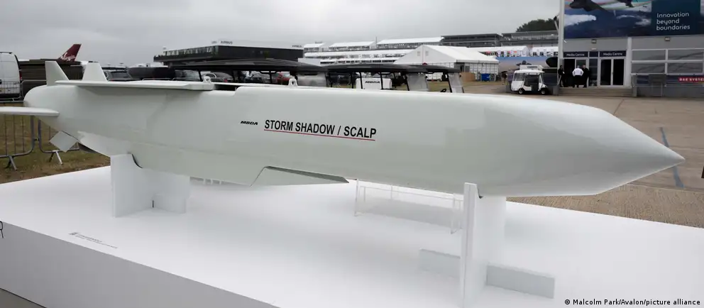 Сообщения о лицензии на выпуск Storm Shadow в Украине вызвали резкую реакцию Москвы. Ракета применялась ранее в боевых операциях и по территориям, эксперты предупреждают о задержках локализации производства и ограниченном влиянии оружия.