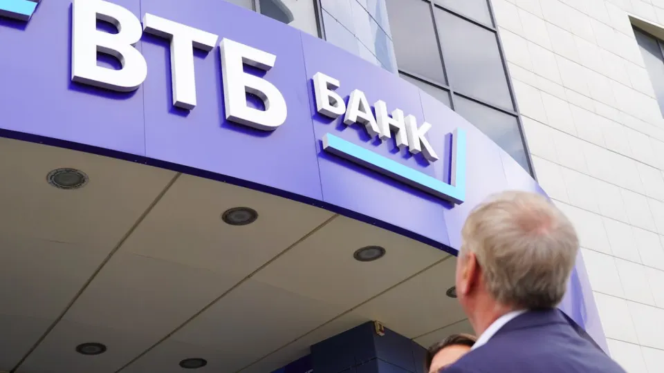 США включили ВТБ в санкционный список по Ирану, обвинив банк в содействии обходу ограничений. OFAC публикует материалы; далее следуют новые детали о санкциях и их применении на фоне дальнейшего давления, включая действия Великобритании и ЕС.