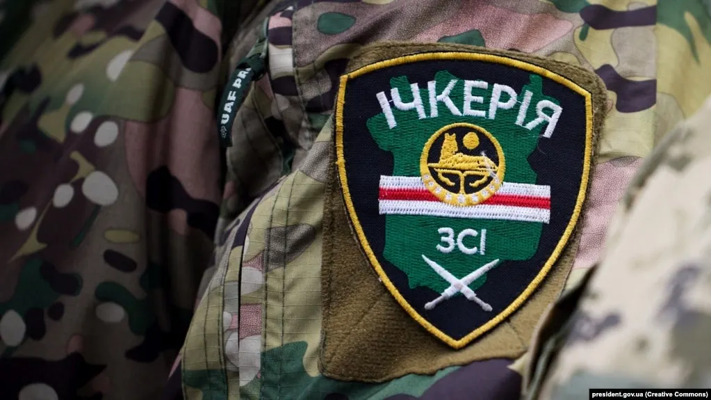 Росфинмониторинг включил «Чеченскую Республику Ичкерию» и её зарубежные структуры в перечень террористов и экстремистов после решения суда в Грозном о признании объединения террористической организацией. Российские спецслужбы заявляют об участии сторонников Ичкерии в боевых действиях на стороне Украины и диверсиях в приграничных регионах РФ.