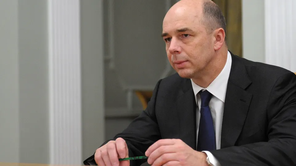 Глава Минфина заявил, что нейросети уже помогают оптимизировать распределение средств и выявлять неплательщиков, однако окончательные решения остаются за специалистами. При этом дефицит бюджетов в 2025 году достиг рекордного уровня — 8,291 трлн рублей.