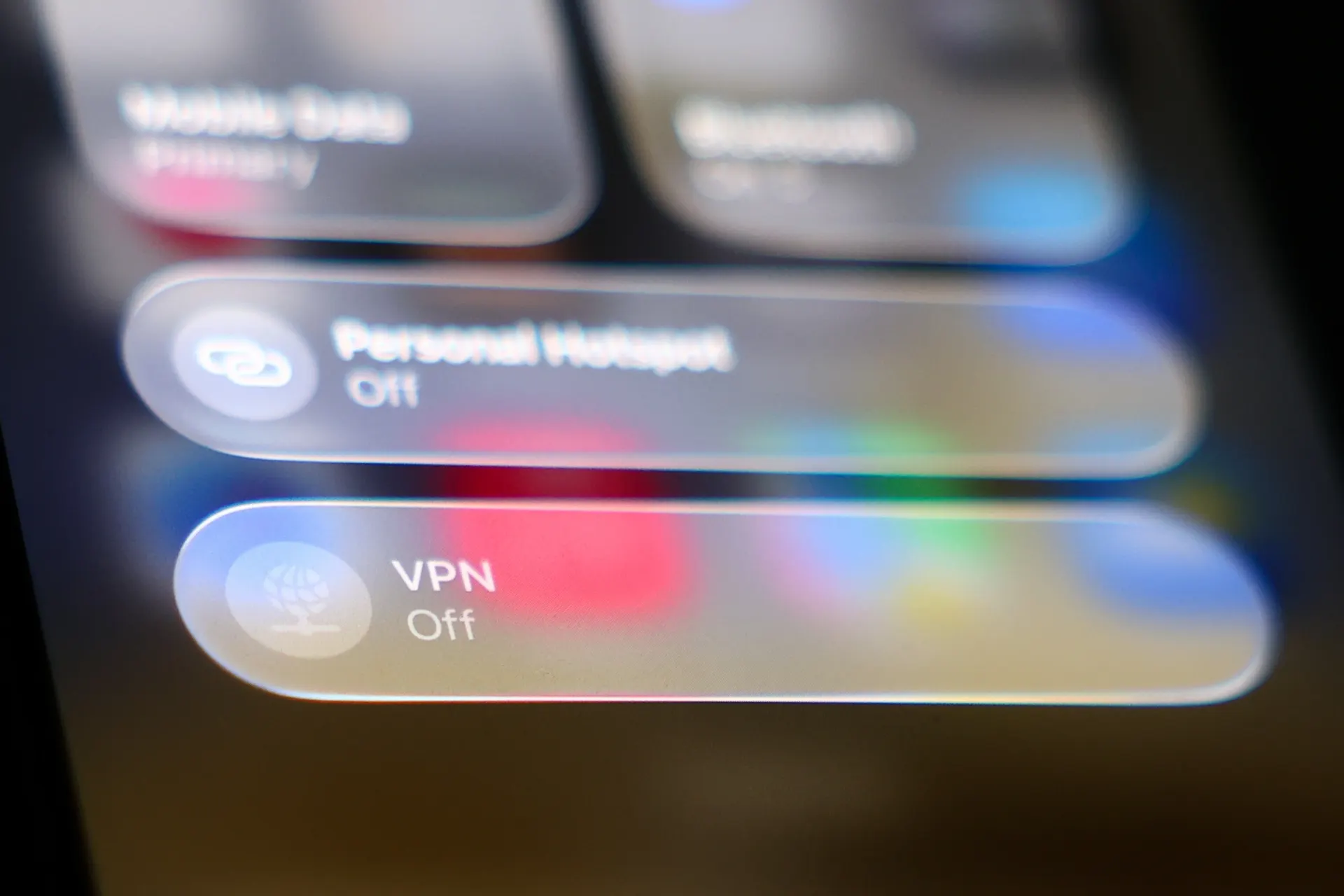 После требований ограничивать доступ через VPN с 15 апреля часть площадок снова открываются при подключённом VPN у некоторых пользователей, тогда как для других ограничения остаются в силе.