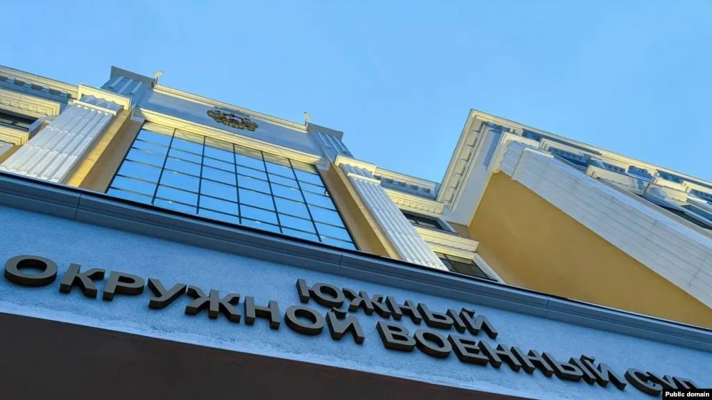 Южный окружной военный суд назначил жителям Ростова-на-Дону от восьми до десяти лет лишения свободы по делу о подготовке поджога местных военкоматов; первые три года они проведут в тюрьме.