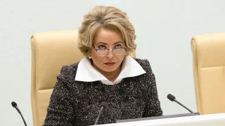 Спикер Совета Федерации Валентина Матвиенко на муниципальном форуме заявила, что спасти Россию от вымирания помогут переезд из мегаполисов в частные дома, большие семьи и повсеместная высадка цветов, на фоне исторического падения рождаемости и роста естественной убыли населения.