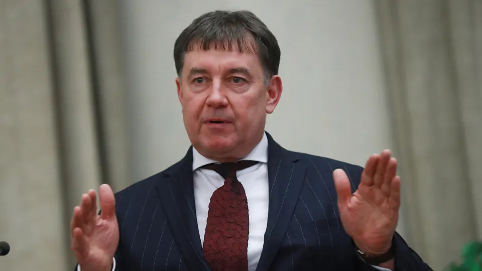 Мосгорсуд отказался отменить национализацию имущества бывшего председателя Совета судей России Виктора Момотова, у которого изъяли сеть отелей Marton и более 100 объектов недвижимости на 9 млрд рублей из‑за связей с криминалитетом и незаконным бизнесом.