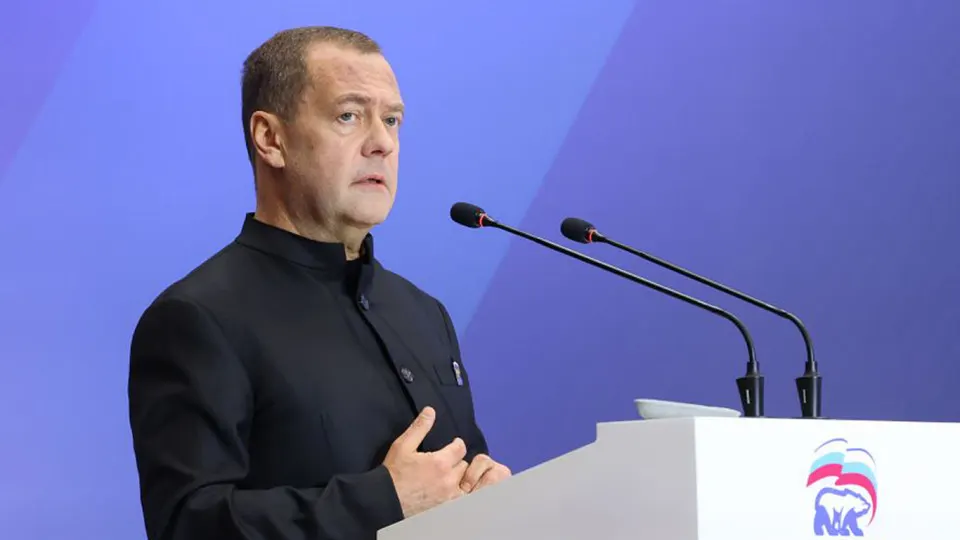 Заместитель председателя Совбеза Дмитрий Медведев заявил, что ядерный апокалипсис «реально возможен», подчеркнул роль ядерной триады и прокомментировал последствия истечения договора СНВ‑III и позицию России по дальнейшим переговорам.