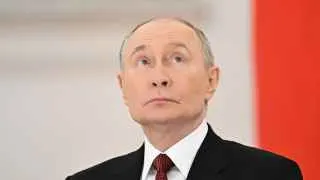 На форуме «Малая родина — сила России» Владимир Путин заявил, что вся страна должна трудиться «на фронт», пообещал продолжить создание «зоны безопасности» на границе с Украиной и добиться всех целей СВО, тогда как эксперты и источники зарубежных СМИ говорят о подготовке нового наступления и возможной новой волне мобилизации.
