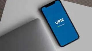 Представители рынка VPN ожидают, что в ближайшее время россияне могут лишиться возможности напрямую оплачивать VPN с российских банковских карт, а зачистка серверов и новые требования к хостингам станут ключевыми инструментами давления на такие сервисы.