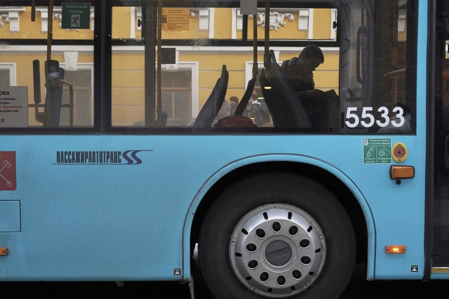 Краткая подборка: в Петербурге — предупреждения для яхтсменов, пожар в Выборге и возобновление рейсов в Дубай; в России — жёсткая посадка вертолёта в Коми и проверки игровой индустрии; за рубежом — находят «Оскар» и появляется новая работа, приписываемая Бэнкси.