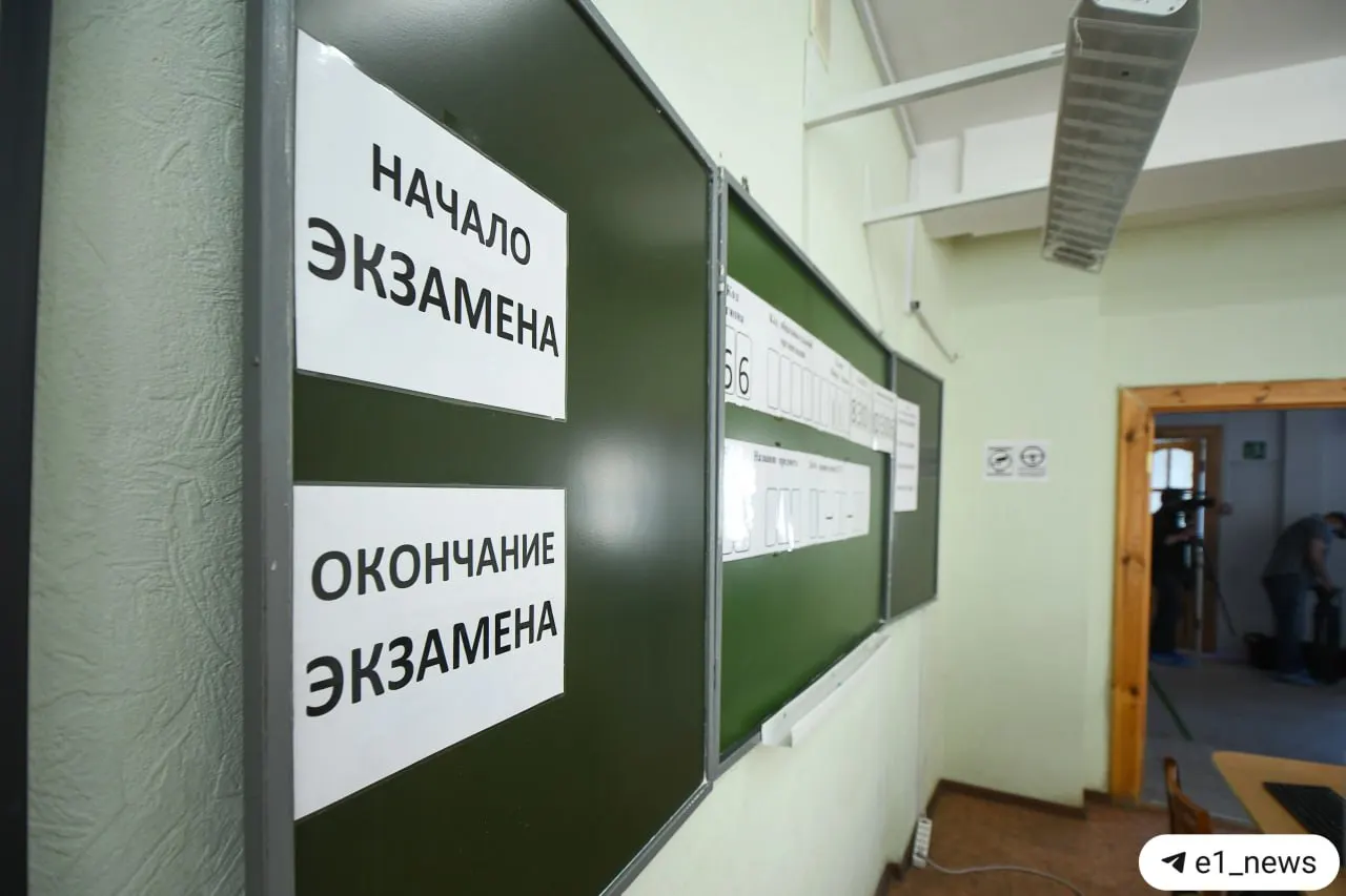 Глава Рособрнадзора сообщил, что с 2028 года девятиклассники будут сдавать экзамен по истории; в программу включат устное собеседование, а его провал приведёт к недопуску к ОГЭ. Эксперты предупреждают о возможных сложностях при внедрении.