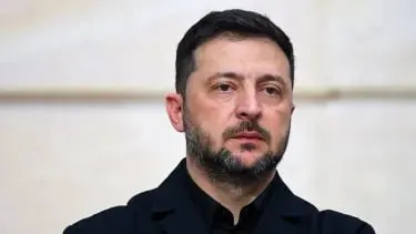 Президент Украины заявил, что российские силы продолжают активные боевые действия: за сутки зафиксированы сотни обстрелов и штурмовых действий, а также около 10 тысяч ударов дронами-камикадзе.
