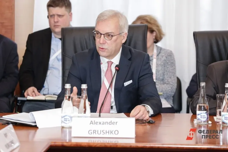 Александр Грушко заявил, что риск захвата Калининграда нулевой, а любые попытки блокады или применения силы против региона обернутся серьёзными последствиями для альянса; по его словам, в Балтийском море растёт военная активность.