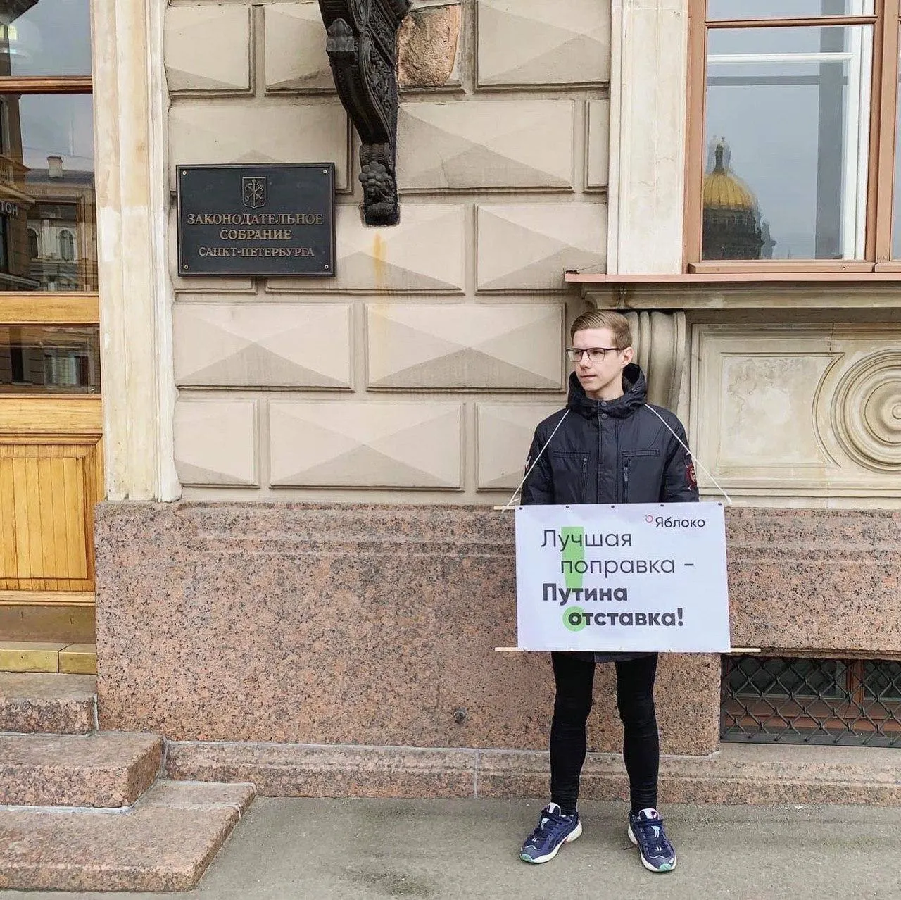 Вадим Ваганов сообщил, что его объявили в федеральный розыск. Ранее он был внесён в реестр «иностранных агентов» и получил несколько административных штрафов; возможные уголовные статьи пока не уточнены.