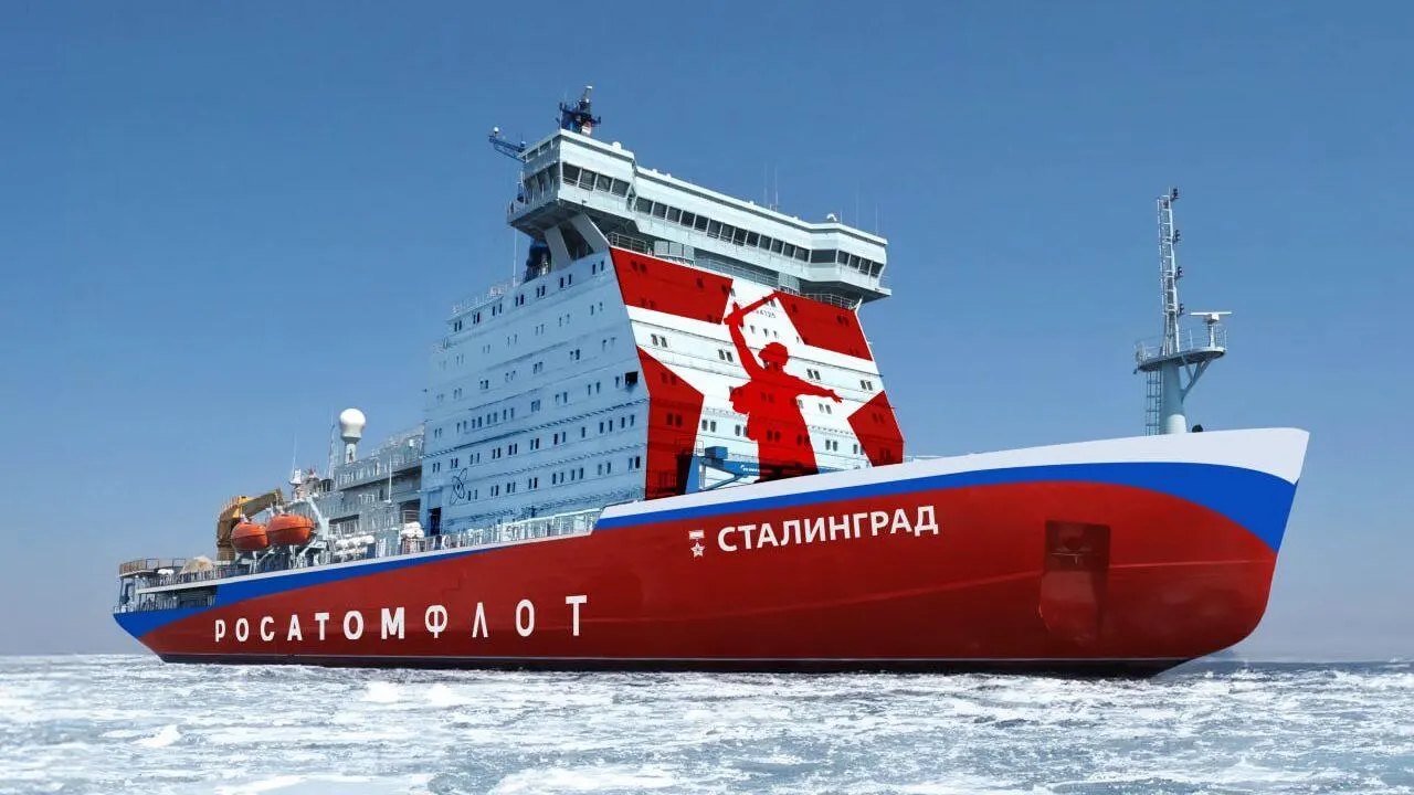 Рассматриваются два варианта: портовый сбор с экспортных грузов или дополнительная плата до $2,75 с тонны по Северному морскому пути в 2027–2035 годах. Во втором сценарии возможный доход — до 138 млрд рублей; сроки и точные суммы при первом варианте пока не определены.