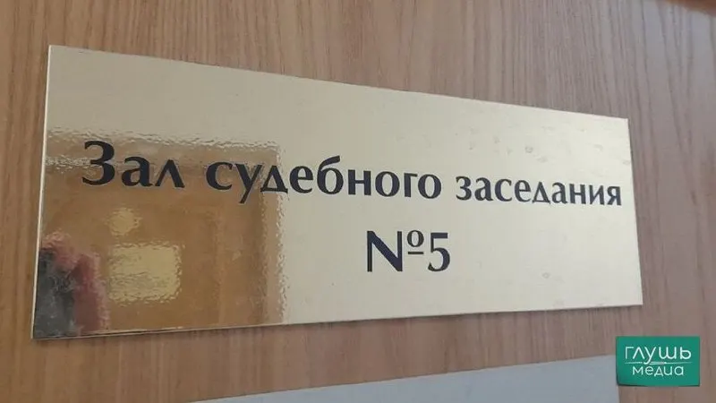 Верховный суд РФ предлагает отменить требование об обязательном высшем юридическом образовании для секретарей судебных заседаний — эти должности смогут занимать студенты юридических факультетов.