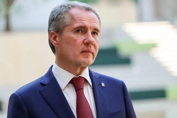Экс‑губернатор Брянской области, ушедший в отставку 13 мая, рассматривается как кандидат на место в Госдуме — возможна замена депутата из Татарстана; подробности обещают вскоре.