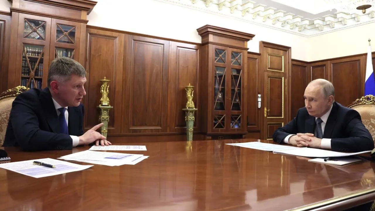 Глава Минэкономразвития доложил президенту, что экономика России растёт быстрее американской несмотря на санкции; по данным МВФ страна по-прежнему отстаёт по ВВП на душу населения.