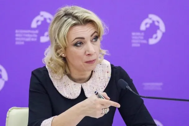 Официальный представитель МИД РФ заявила, что сотрудники Госдепа уведомляют дипломатов о том, что их дети, рождённые в США, якобы автоматически имеют американское гражданство, хотя семьи не подавали заявлений.