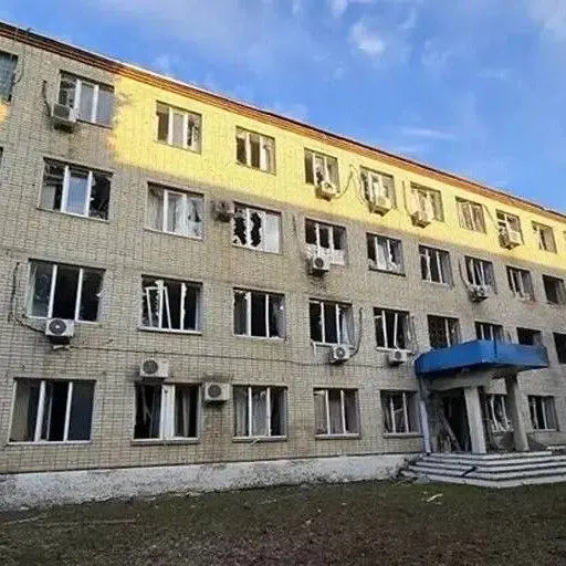 В результате ночных ударов и прилётов дронов погибли двое мирных жителей, есть раненые и разрушения жилых и социальных объектов в Брянской и Белгородской областях.