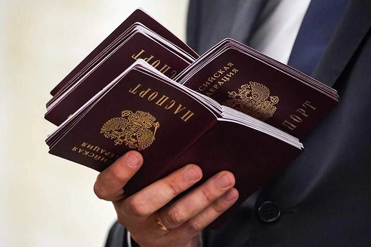 Депутаты планируют внести поправки во второй пакет изменений к закону об ужесточении правил получения гражданства: иностранцам с непогашенными судимостями могут разрешить ВНЖ и гражданство, если их, по мнению парламентариев, незаконно осудили за поддержку политики России и участие в СВО.