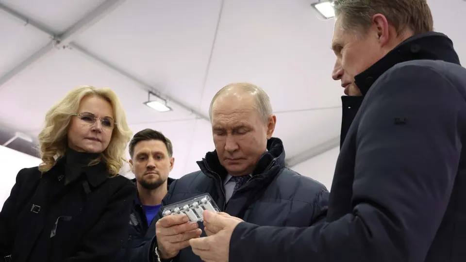 В рамках новой федеральной программы ученые работают над биопечатью тканей, генотерапией для замедления старения и выращиванием органов в модифицированных животных с целью в перспективе заменять человеческие органы и продлевать жизнь.