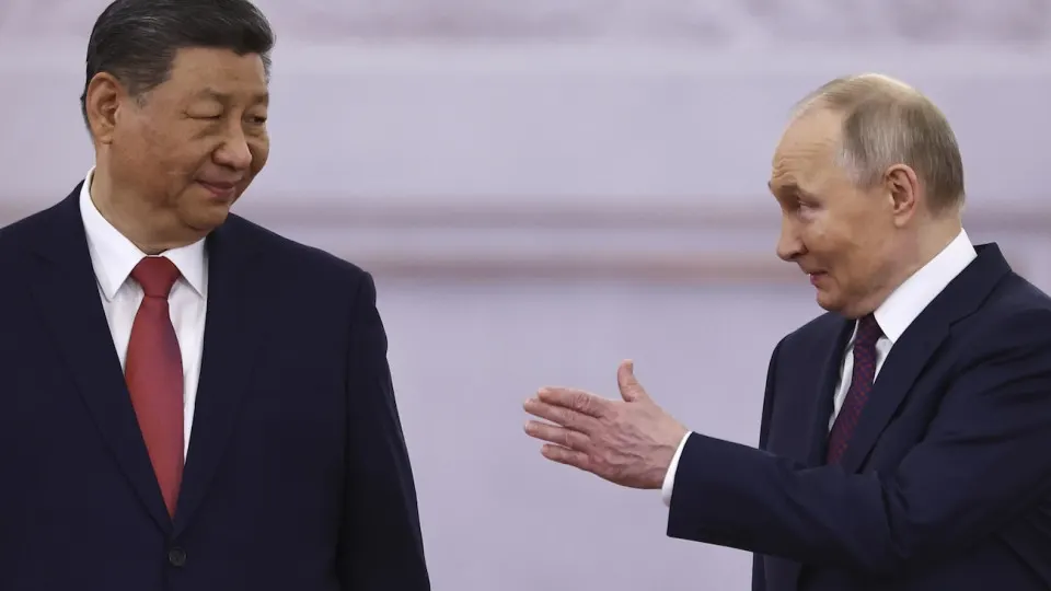 Президент намерен на личных переговорах с Си Цзиньпином обсудить строительство «Силы Сибири‑2» и заручиться поддержкой по ключевым условиям проекта — цене, инвестициям и срокам запуска.