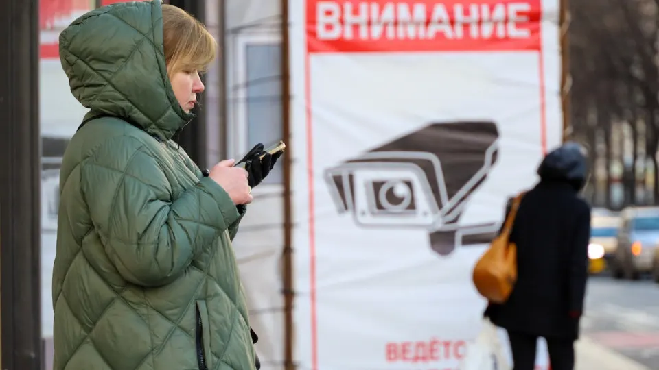 В одном из государственных мессенджеров без согласия пользователей удаляются сообщения с ключами для VPN; при повторной отправке аккаунты принудительно отключаются. Ограничения вводятся в рамках кампании по борьбе с обходом блокировок.