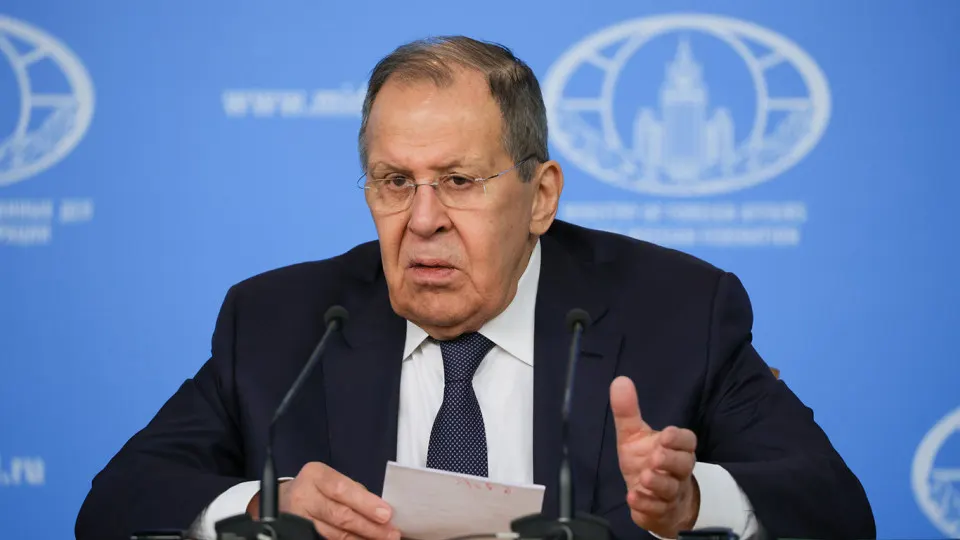 Глава МИД заявил, что европейские страны требуют немедленного прекращения огня, начала переговоров и компенсации Украине; такие требования, по его словам, подрывают доверие и несут риск эскалации.