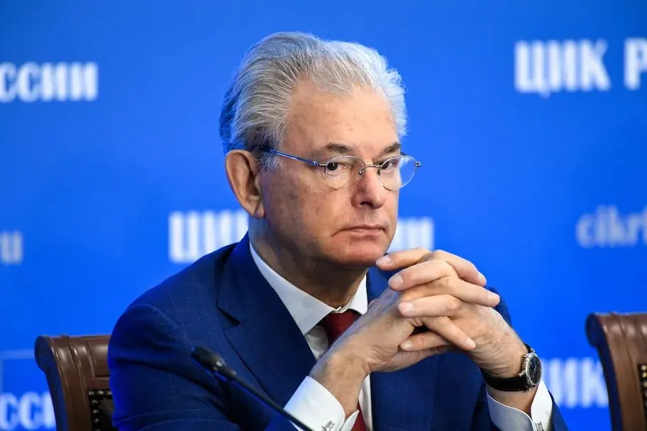 Зампред ЦИК сообщил о планах тестирования технологии и возможном масштабировании по всей стране. Эксперты отмечают преимущества интеграции дистанционного и очного голосования, но критикуют потерю прозрачности при полном переходе на цифровые списки.