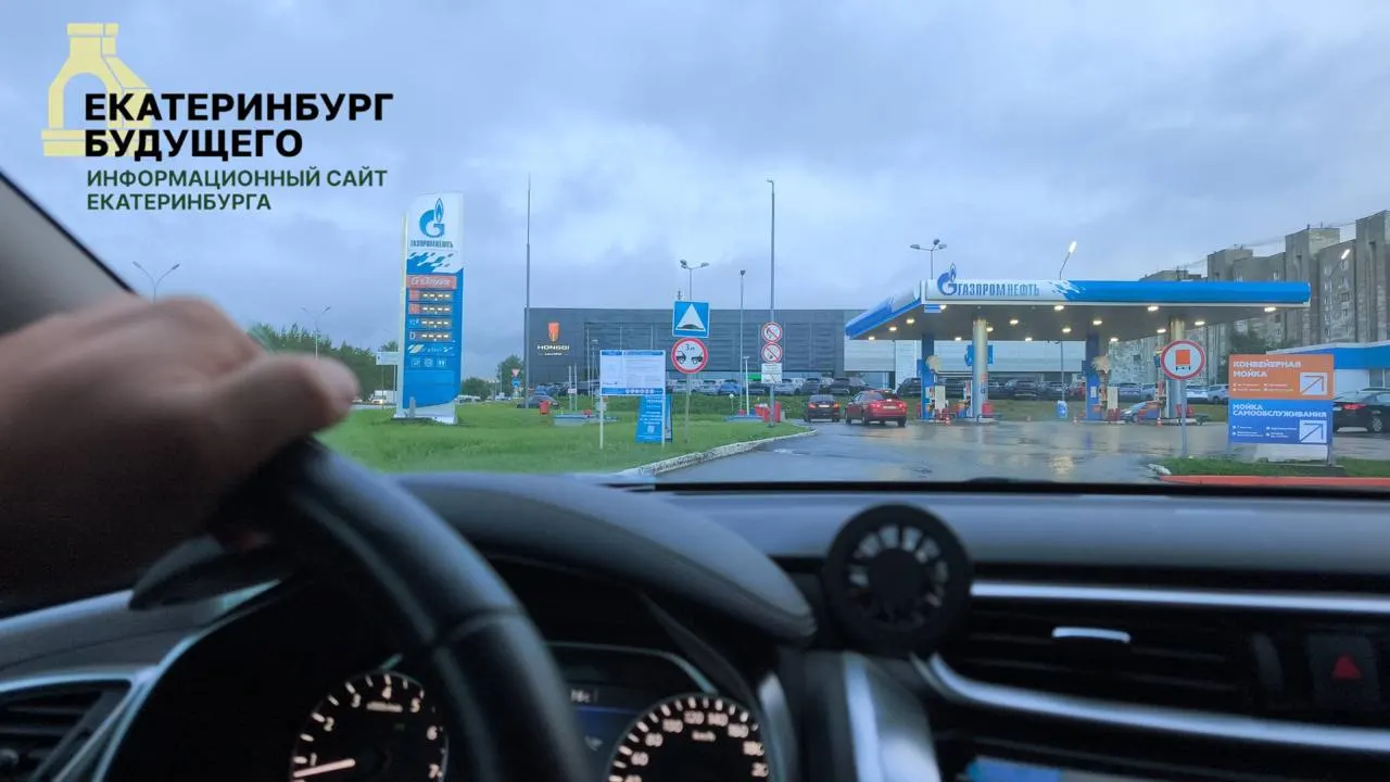 Средние цены на АИ‑92, АИ‑95 и дизель выросли, жители отмечают перебои с поставками и очереди на АЗС; производство бензина в стране сократилось примерно на четверть.