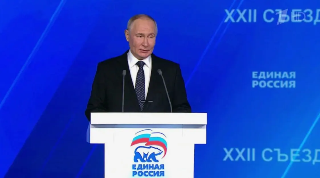 Пресс‑секретарь президента допустил, что Владимир Путин может появиться на съезде «Единой России», где будут выдвигать кандидатов в Госдуму. Это происходит на фоне снижения поддержки партии.