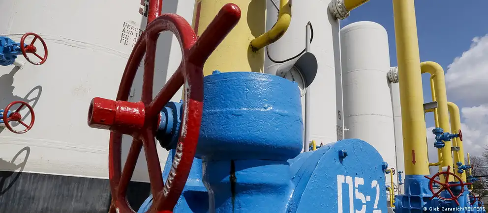 Украина не продлила контракт на транзит российского газа, и с 1 января 2025 года поставки через её территорию прекращены; сильнее всего последствия затронули Молдову, другие страны перенастроили маршруты поставок.