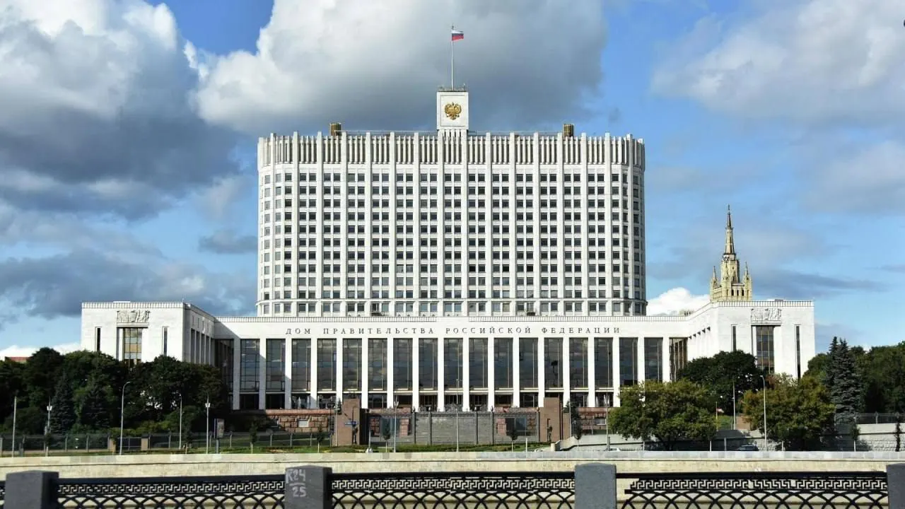 В Госдуму направлен законопроект о полной или частичной компенсации утильсбора для семей с тремя и более детьми. Правительство раскритиковало инициативу, указывая на дополнительные бюджетные расходы и отсутствие источников финансирования.
