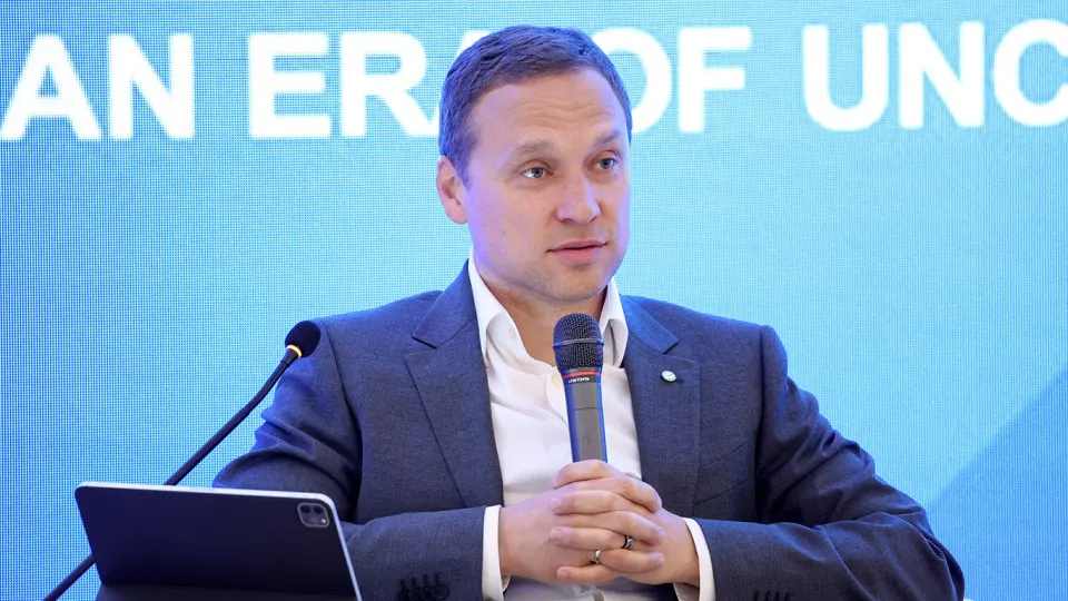 Зампред правления Сбербанка предупреждает о росте наличных в обращении: клиенты выводят средства со счетов и не возвращают их в банковскую систему — это связано с повышением налоговой нагрузки и усилением контроля за платежами.