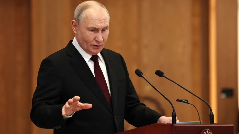 Президент РФ заявил, что Россия нанесет ответные удары по странам Европы, если с их территории будут запускать беспилотники по российским объектам; он также охарактеризовал атаки дронов как попытку «раскачать» общество и отметил отсутствие предпосылок для переговоров с Киевом.