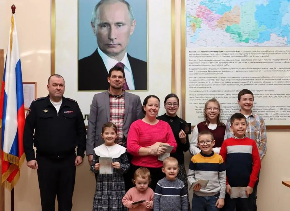 В 2025 году 1112 иностранцев оформили специальные визы для переезда в Россию как лица, разделяющие традиционные духовно‑нравственные ценности; лидируют Германия, Франция и США.