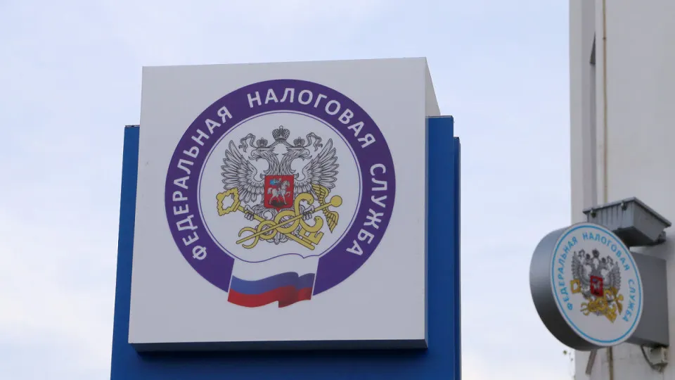 Налоговики рекомендовали расширить налогооблагаемую базу и повысить ставки, чтобы закрыть дефицит региональных бюджетов в 1,5 трлн рублей; эксперты прогнозируют дальнейшее ухудшение финансовой ситуации.