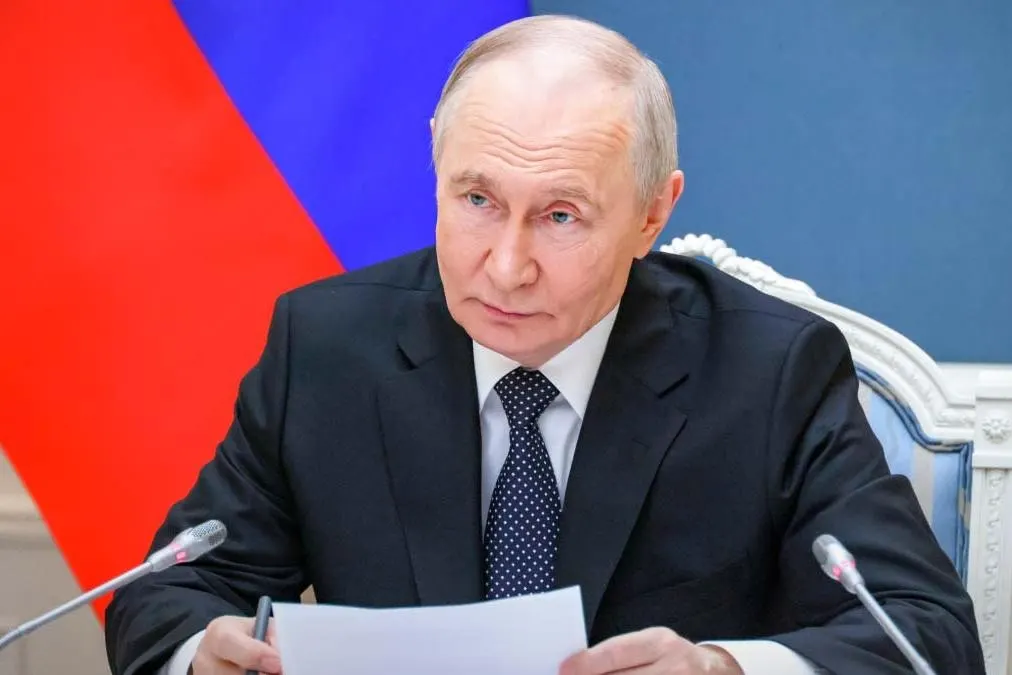 Указ вступил в силу 1 июня 2026 года и теперь позволяет не исполнять обязательства по банковским вкладам иностранцев из стран, признанных «недружественными». Экономист Сергей Алексашенко предупреждает, что счета типа «С» фактически недоступны вкладчикам и превращаются для банков в бесплатный ресурс.