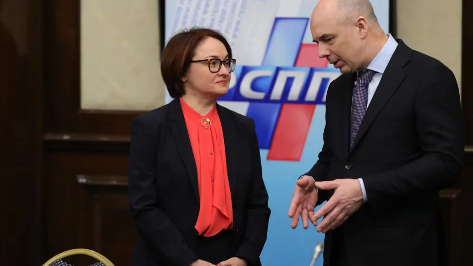 Минфин и Центробанк заявили, что траты на войну приближаются к уровню, который может сделать дефицит бюджета критическим. Власть отдала приоритет военным расходам, тогда как экономические прогнозы ухудшаются.