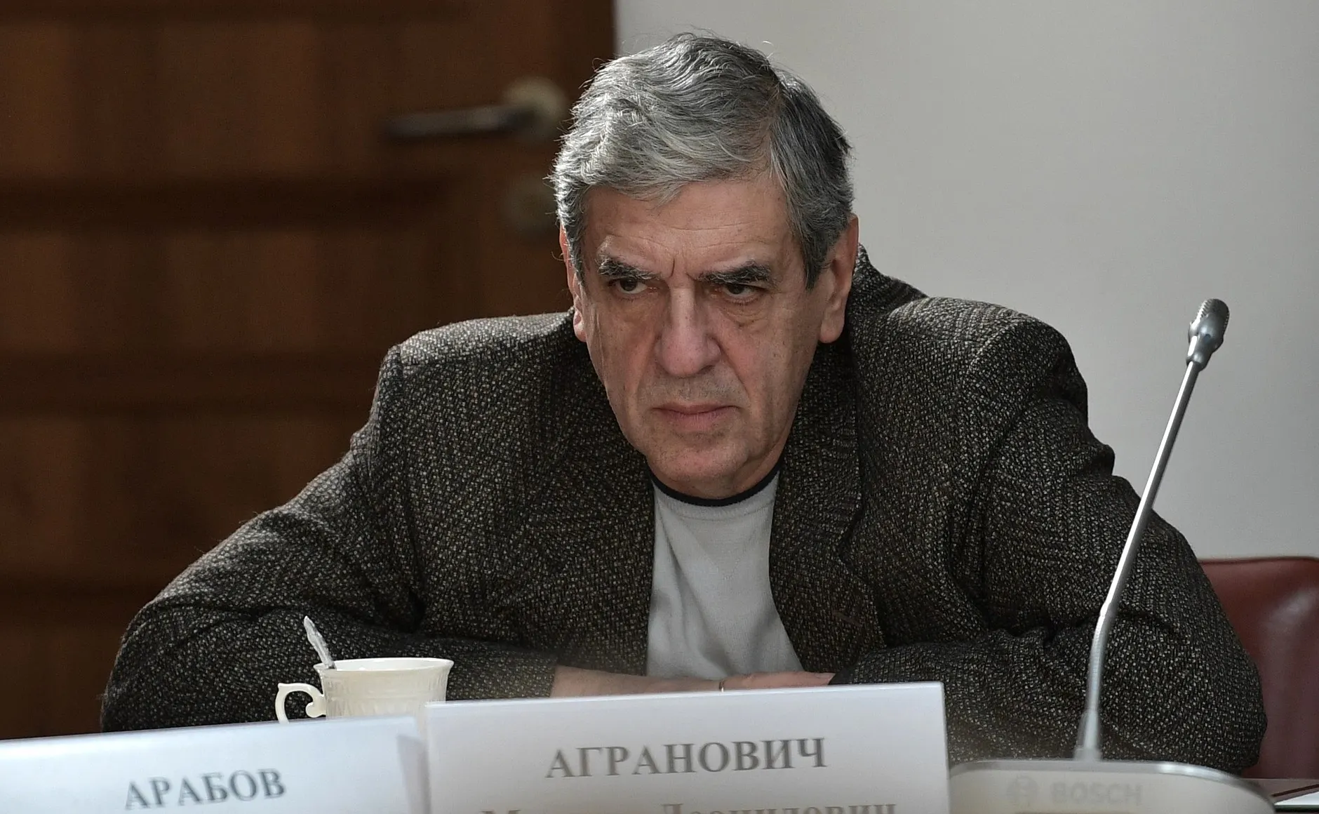 Операторский факультет ВГИК объявил набор в специальную группу режиссёра Михаила Аграновича: обучение с 2027 года станет бесплатным при условии годичного контракта с Минобороны на службу в войсках беспилотных летательных аппаратов. Абитуриентам обещают общежитие, статус ветерана и другие льготы.